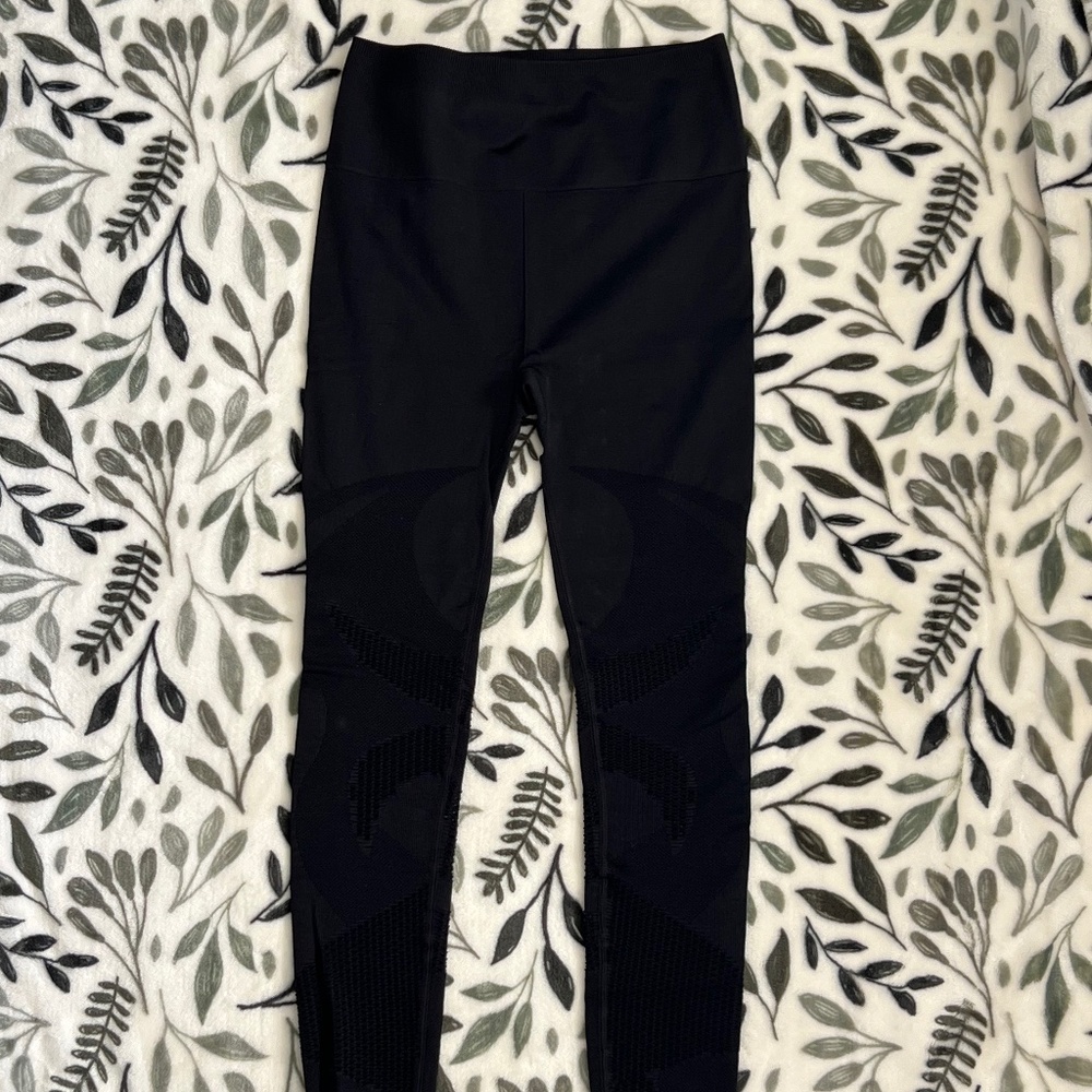 Fabletics Karma Seamless Leggings | Black | Size Small Tall